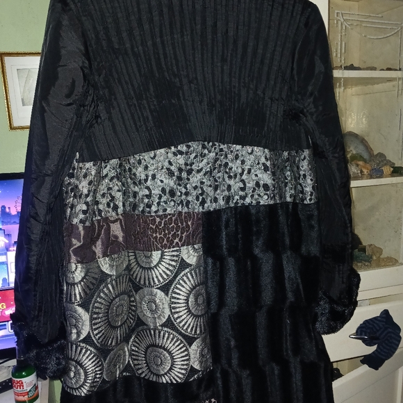 Lindi size large coat - Picture 10 of 11